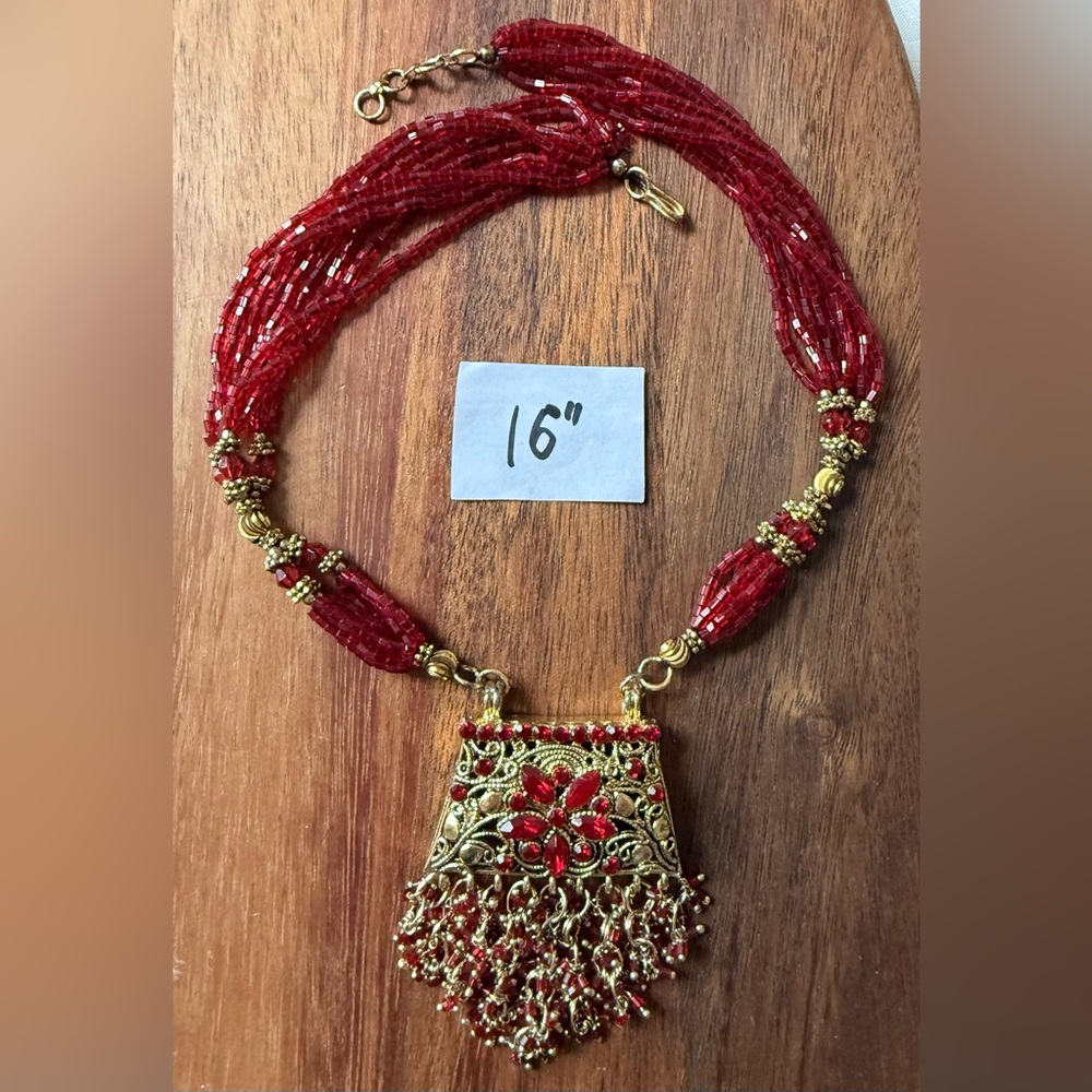 Elegant VTG Seed Bead Beaded Floral Flower Red and Gold Tone Necklace
